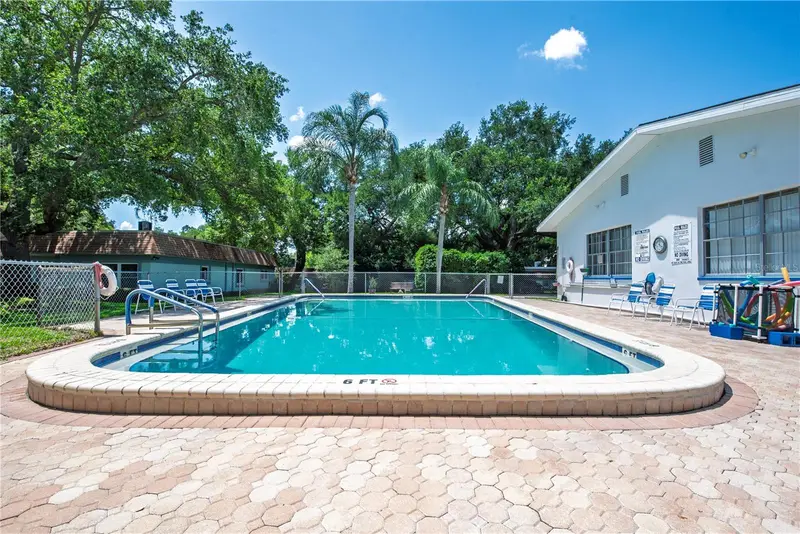 300 Clyde Ln #104, FL