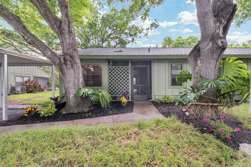 5015 Barrington Cir #201, FL