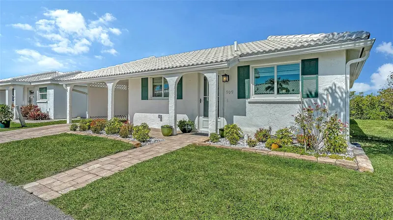 909 Spanish Dr N, FL