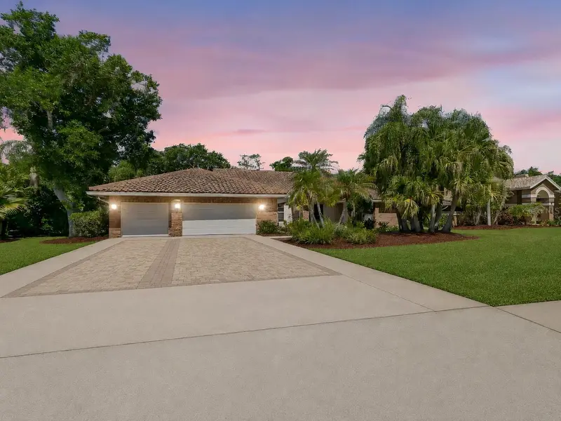 2402 Huntington Blvd, FL