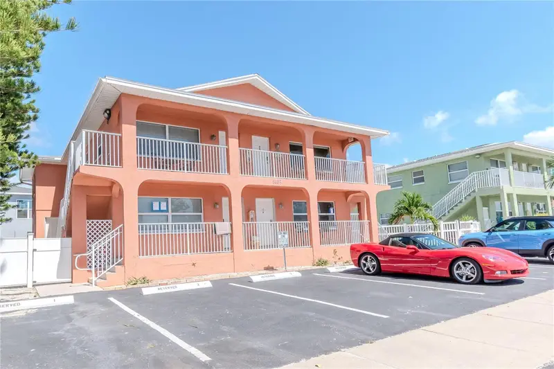 5605 Shore Blvd S #1b, FL