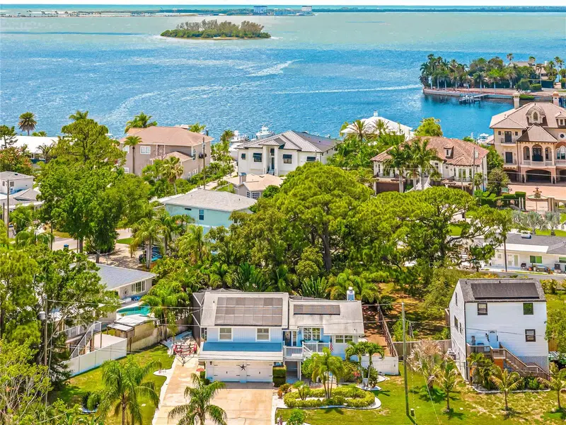 201 Lagoon Dr, FL