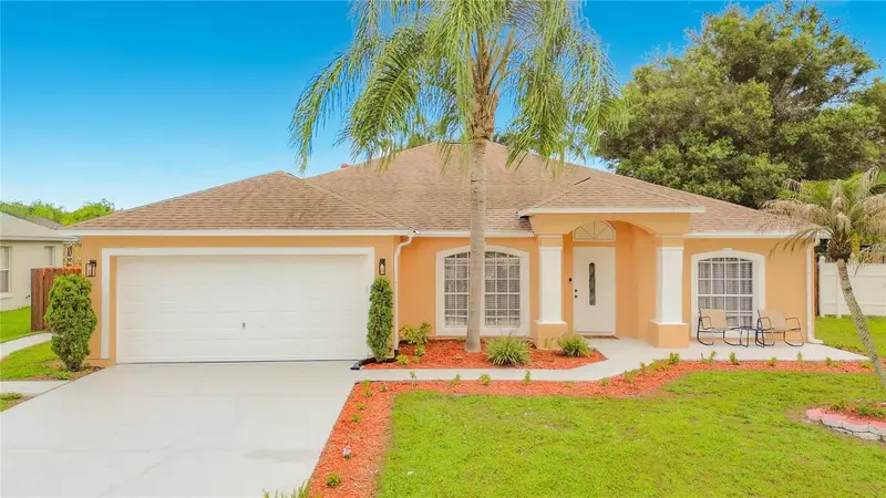 915 Bonneville Ln, FL