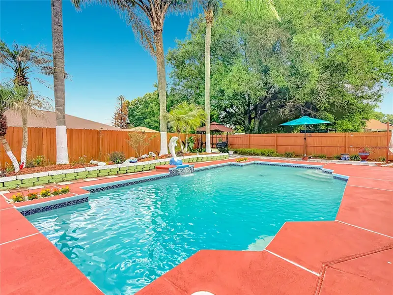 915 Bonneville Ln, FL