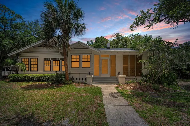 228 President St, FL