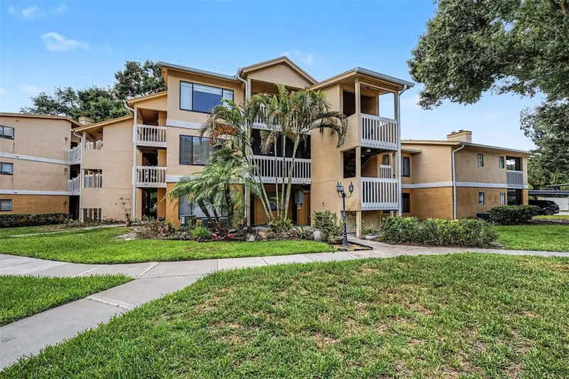 1550 S Belcher Rd #525, FL