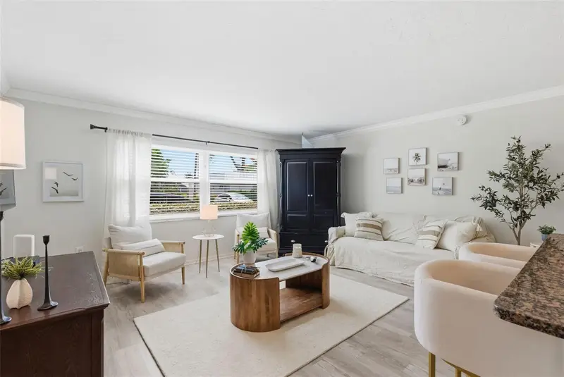 5800 Hollywood Blvd #214, FL