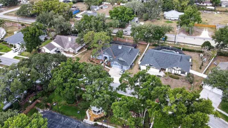 144 Barrington Dr, FL