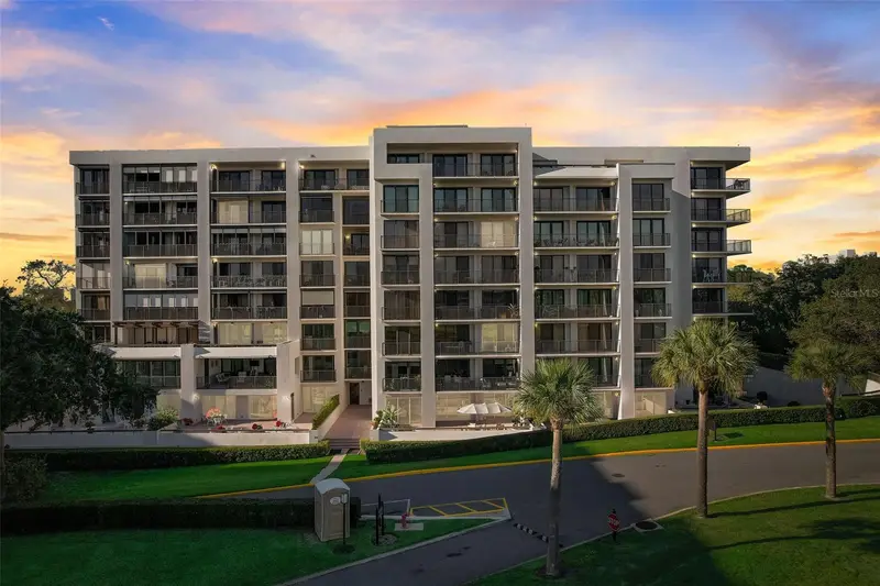 6 Belleview Blvd #101, FL