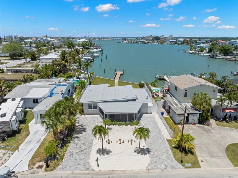708 Sunset Cv, FL