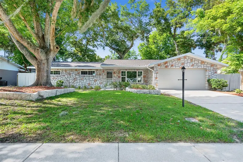 107 Wimbledon Ct, FL
