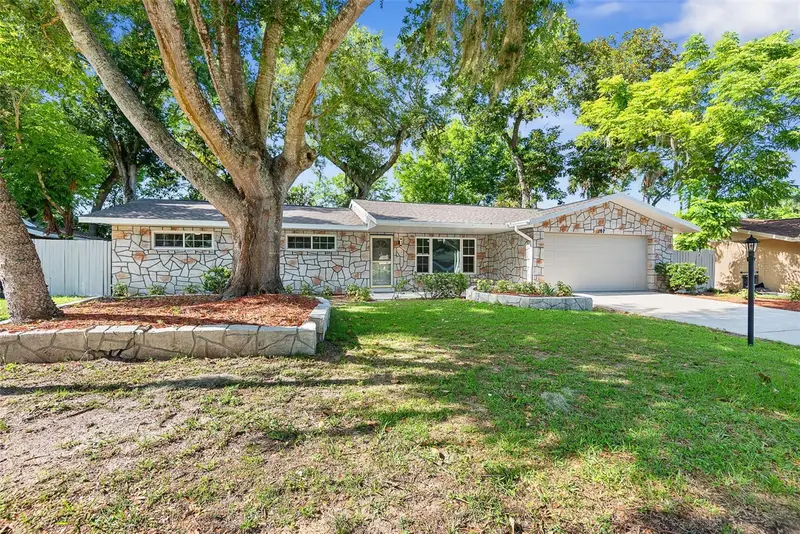 107 Wimbledon Ct, FL
