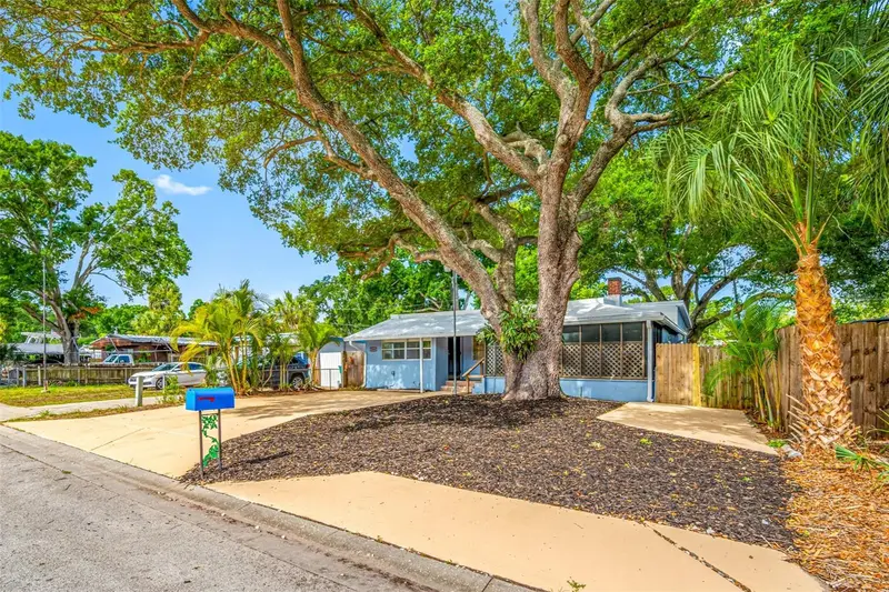 5044 Betty St N, FL