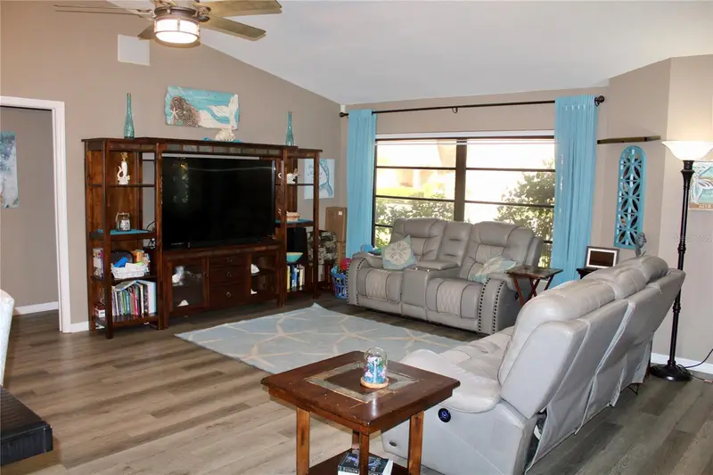 512 Boxwood Ln, FL