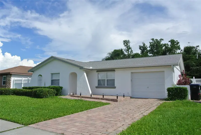 Lee Vista pending