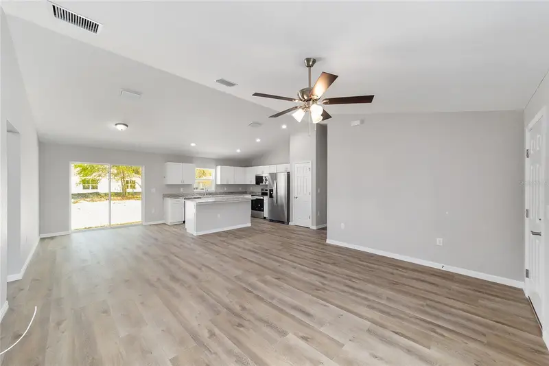 1736 W Hall Pl, FL