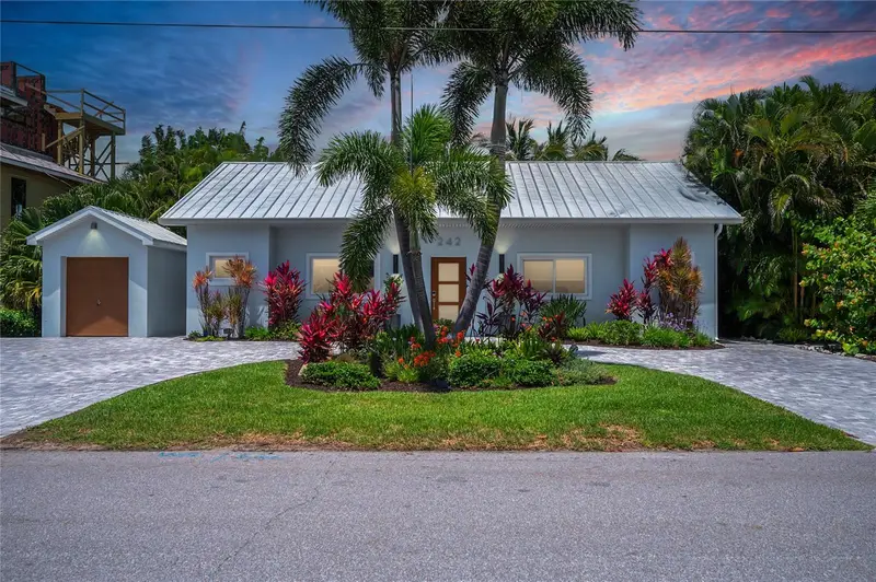 242 Gladiolus St, FL