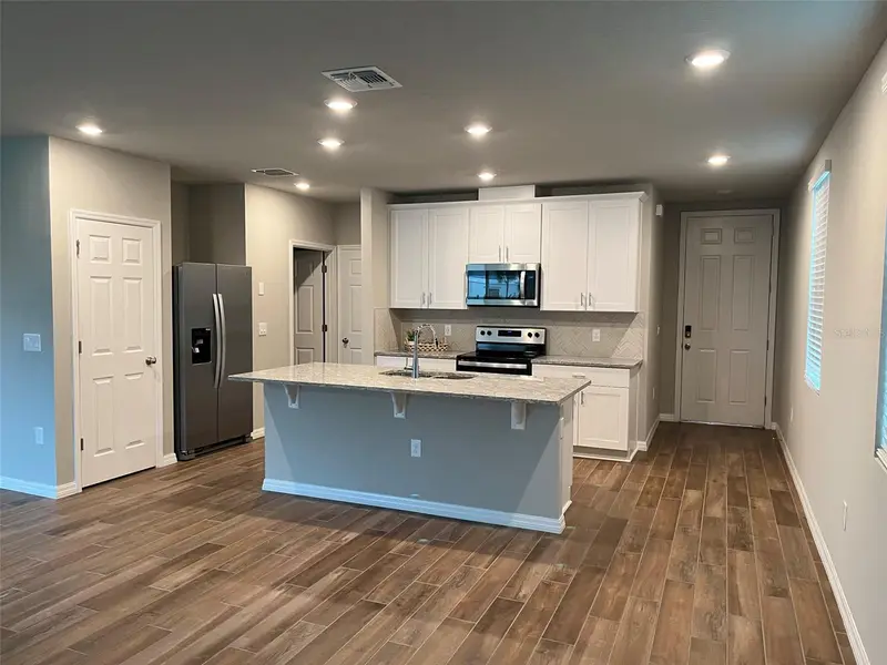 437 Legacy Loop, FL