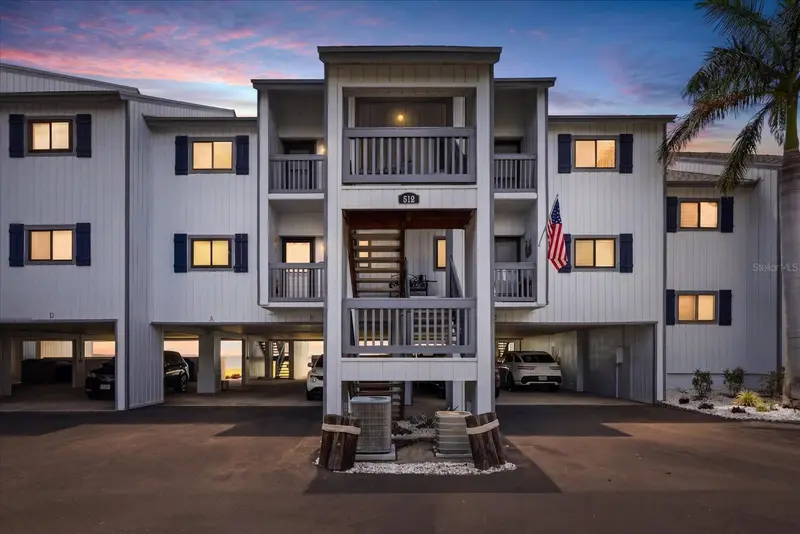 818 Bahia Del Sol Dr #28, FL