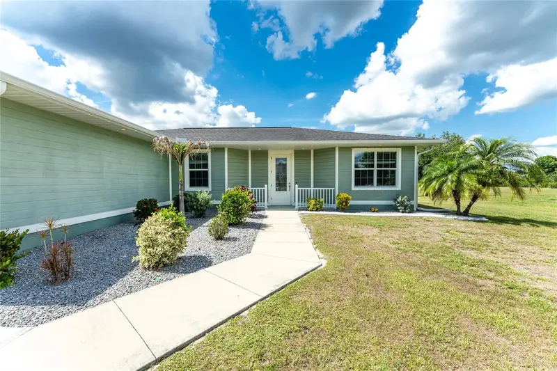 546 Santiguay St, FL