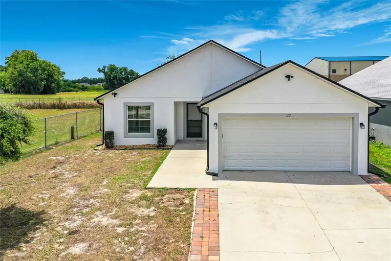 127 Stewart Lake Loop, FL