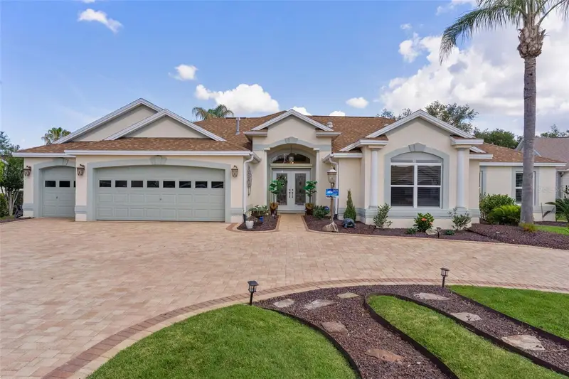 923 Moses Loop, FL