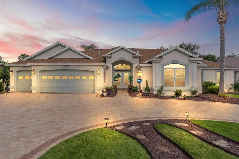 923 Moses Loop, FL