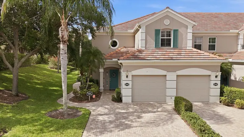 5290 Descanso Ct #201b19, FL