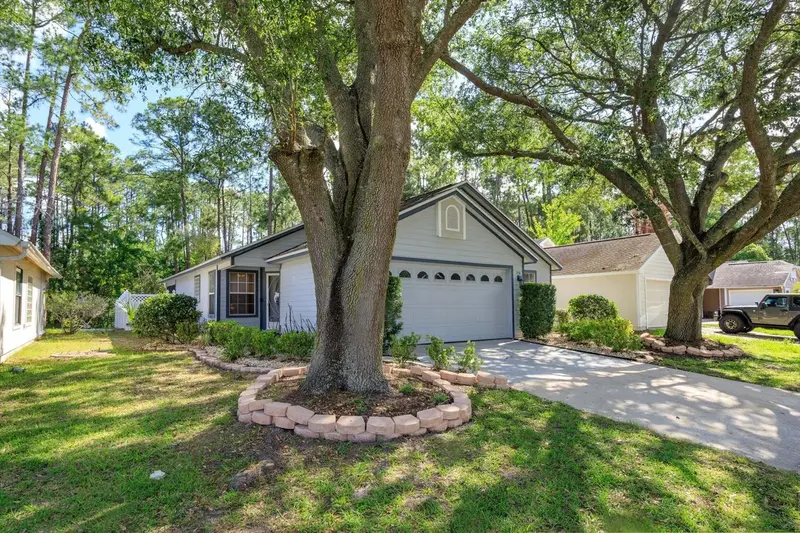 148 Lakeside Cir, FL