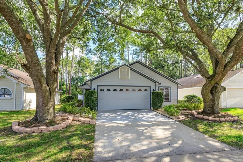 148 Lakeside Cir, FL