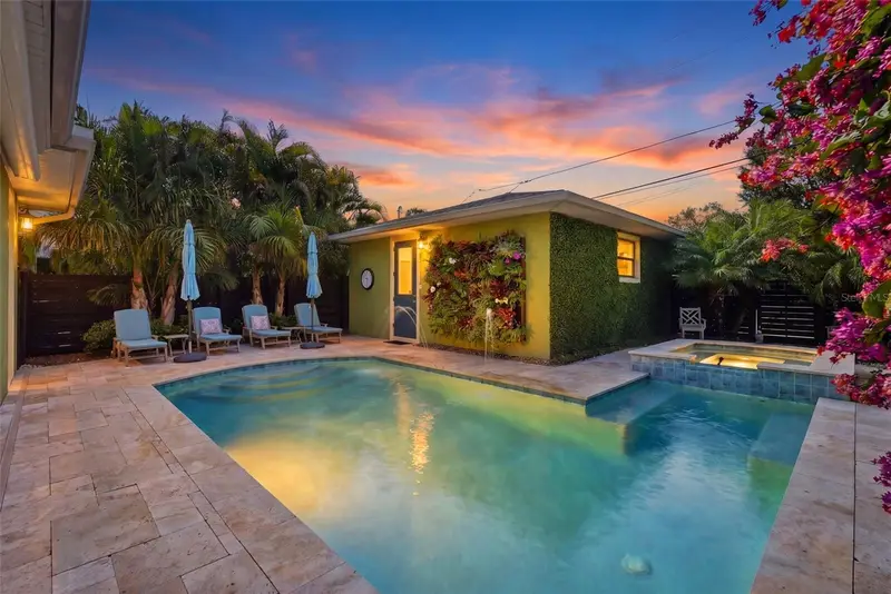 2344 2nd Ave N, FL