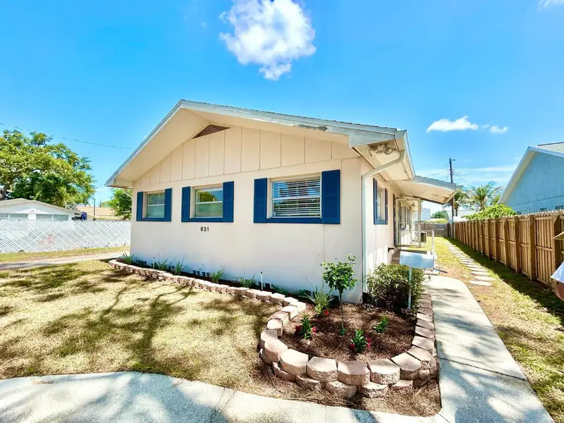 631 45th Ave N, FL