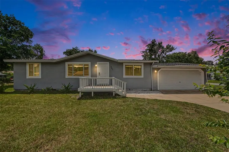 701 E Woodland St, FL