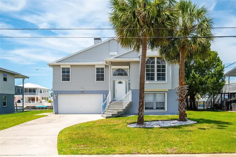 4263 Tahiti Dr, FL