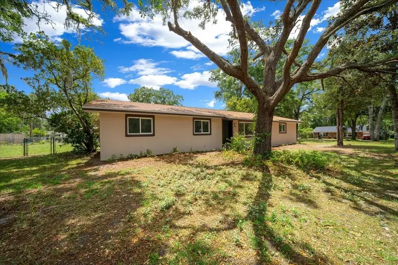 4506 Ne 10th St, FL