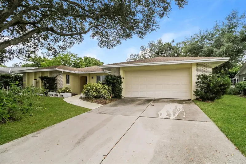 745 Little Wekiva Cir, FL