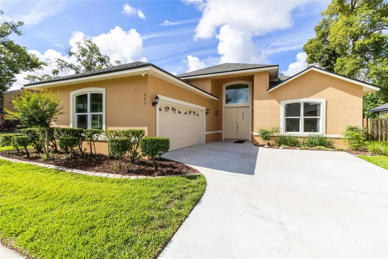 683 Oak Hollow Way, FL