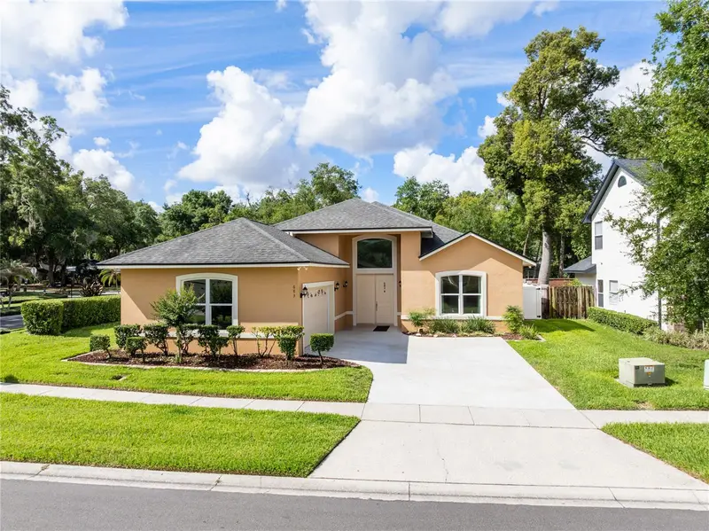 683 Oak Hollow Way, FL