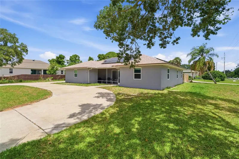 602 Lake Dr, FL