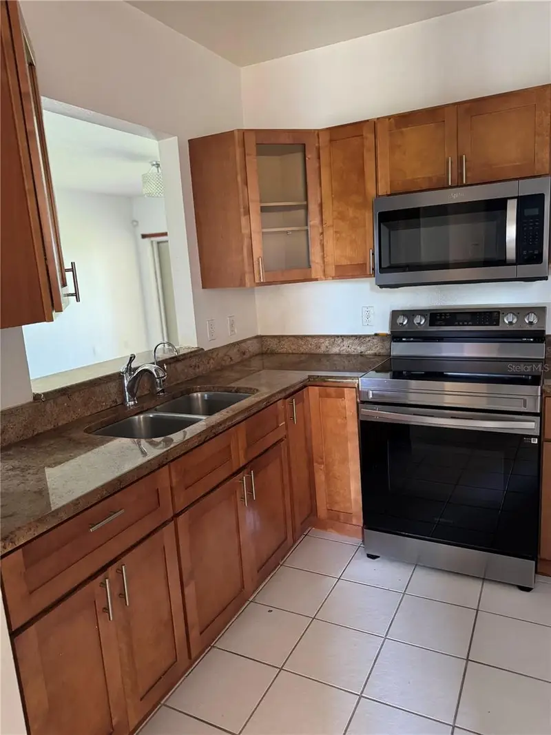 495 Las Cortes Ln #203, FL