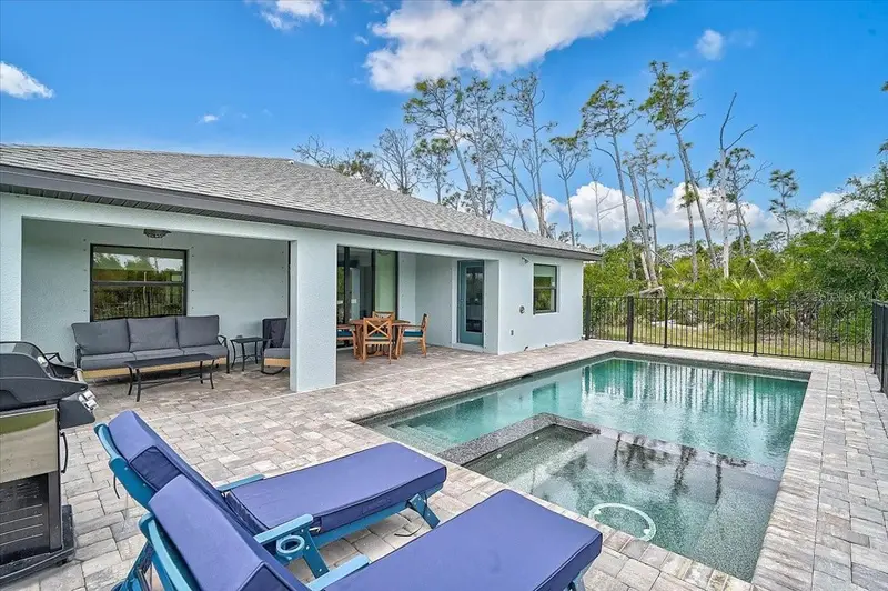 112 Hercules Dr, FL