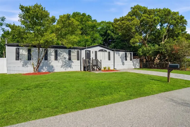 Lee Vista listing
