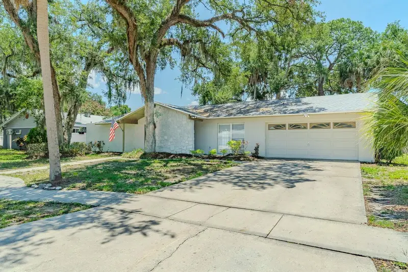 8018 W Pocahontas Ave, FL