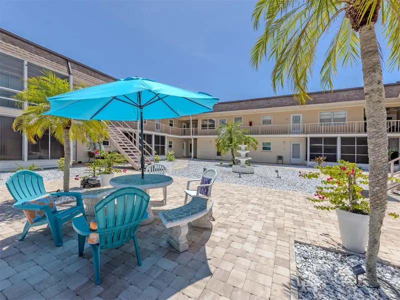 537 Manatee Ct #204, FL