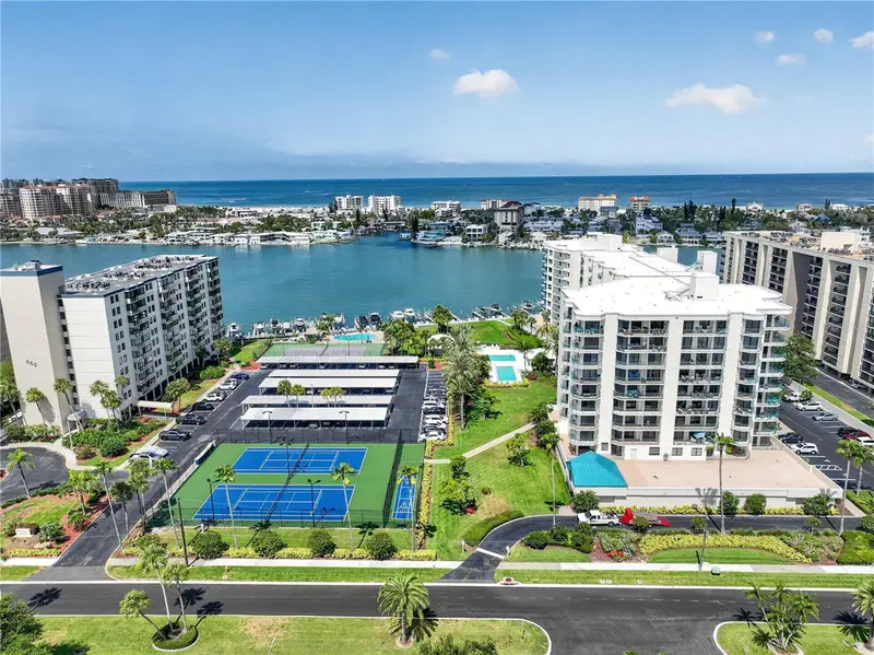 670 Island Way #207, FL