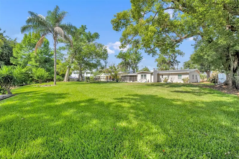 1009 Lake Bell Dr, FL