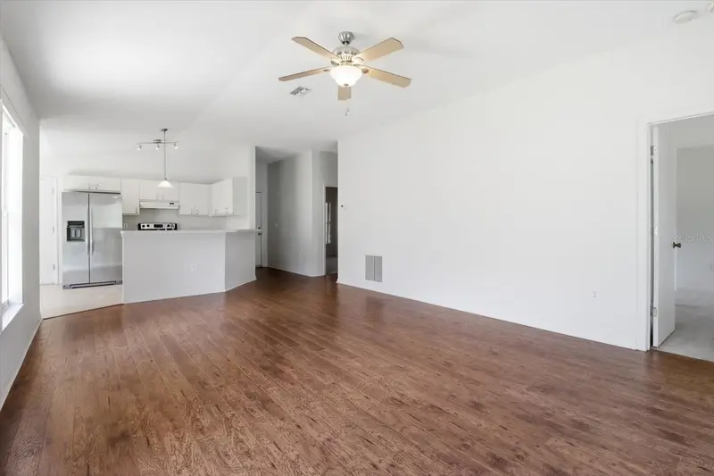 826 W Cockatiel Loop, FL