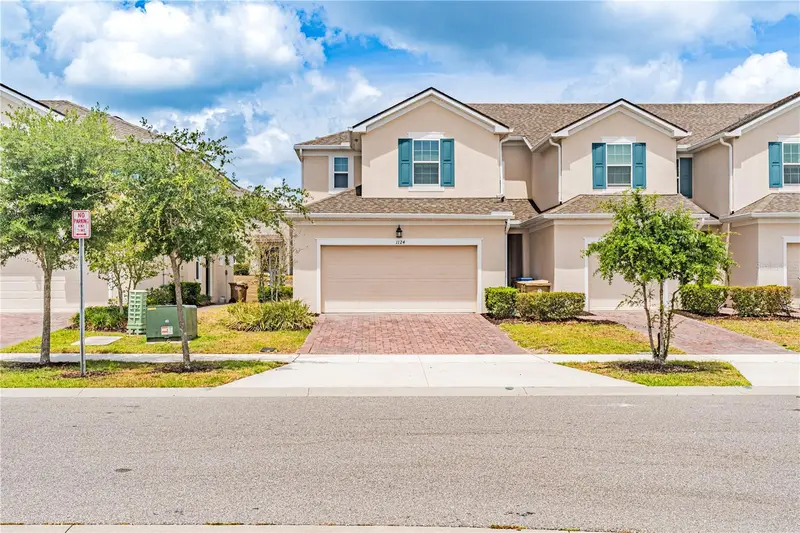 1124 Lakeshore Breeze Place, FL