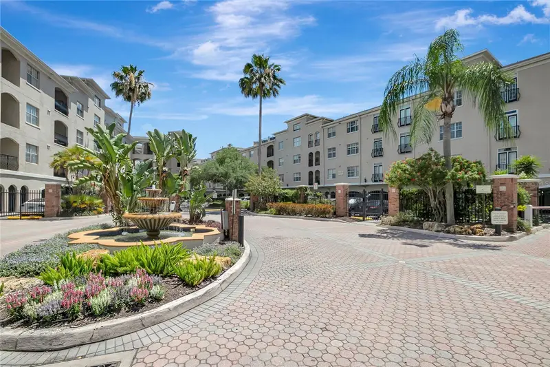 501 Knights Run Ave #2202, FL