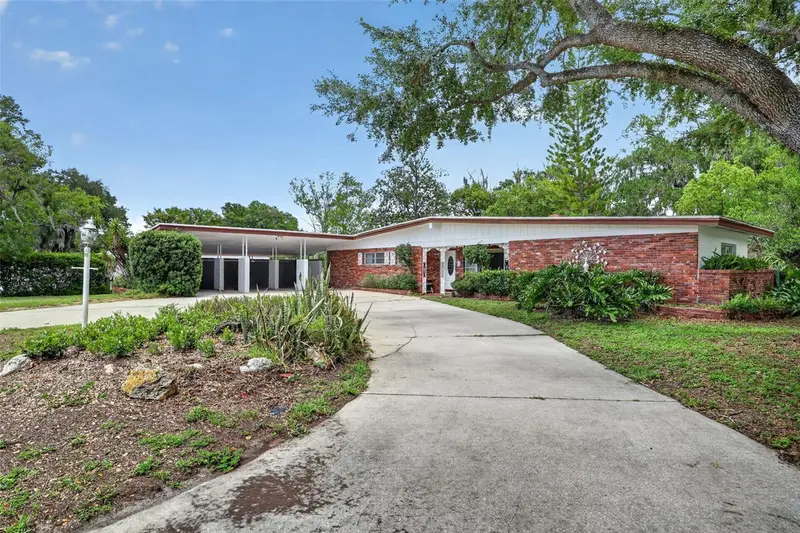 1509 W Country Club Dr, FL